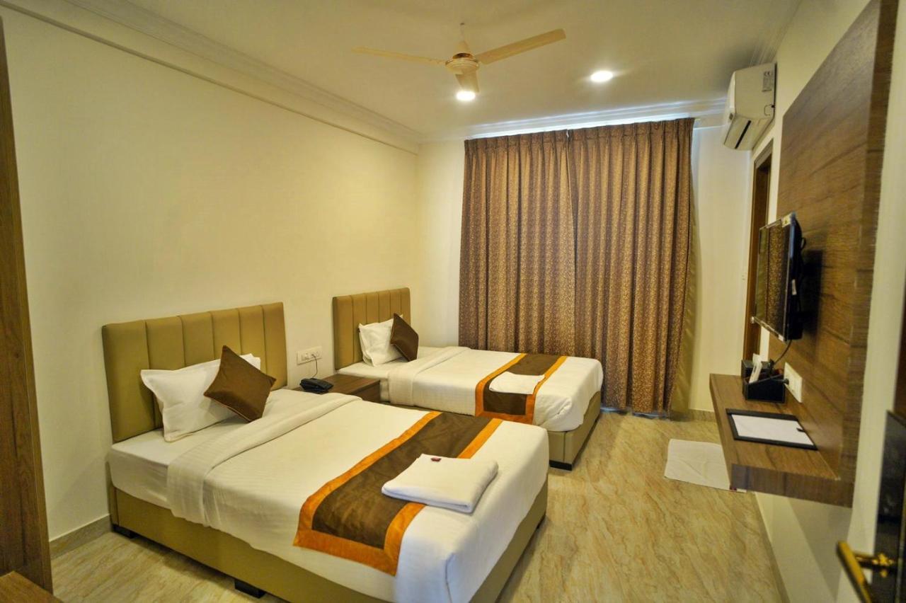 Hotel Sterling Inn Bangalore International Airport Yelahanka Exterior photo