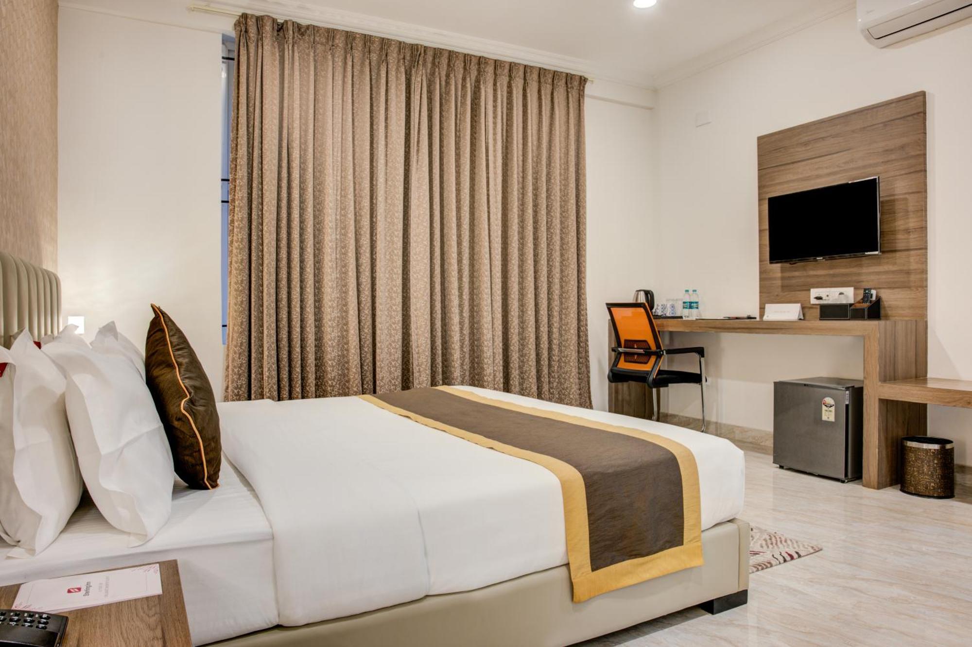 Hotel Sterling Inn Bangalore International Airport Yelahanka Exterior photo