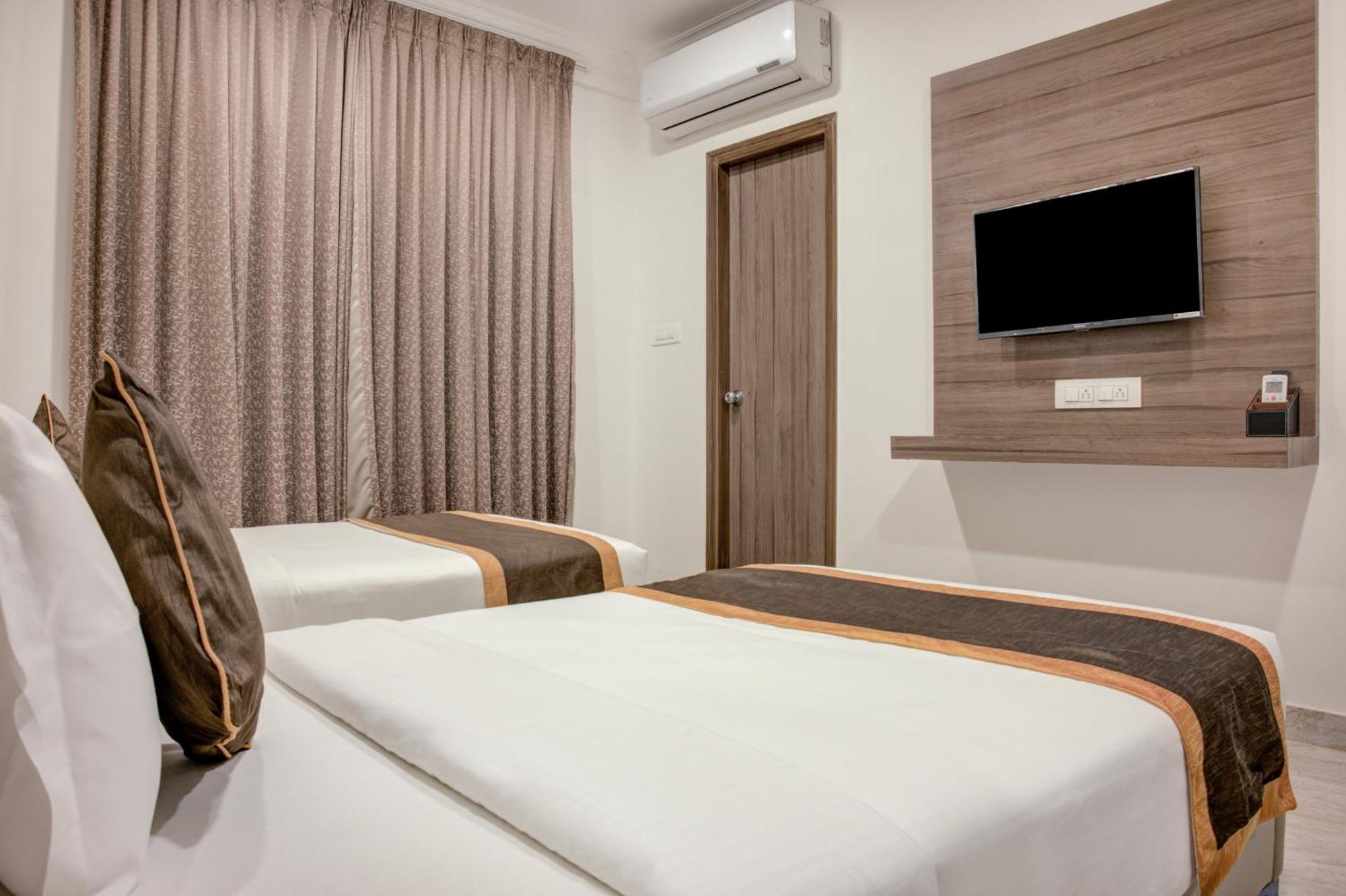 Hotel Sterling Inn Bangalore International Airport Yelahanka Exterior photo