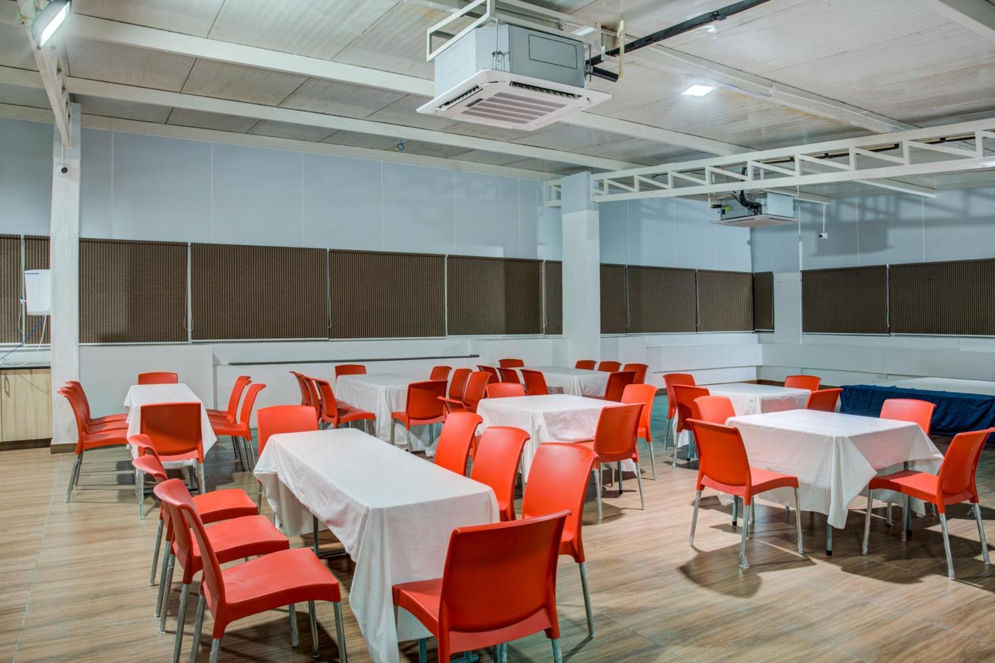 Hotel Sterling Inn Bangalore International Airport Yelahanka Exterior photo